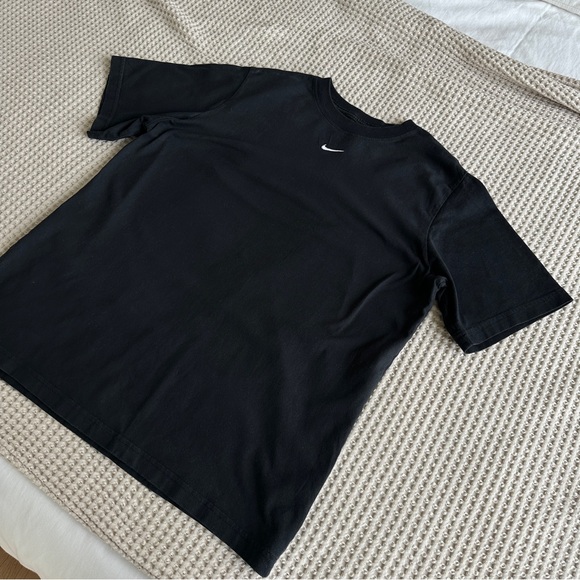 Nike The Nike Tee Loose Fit Size Small - Picture 4 of 6